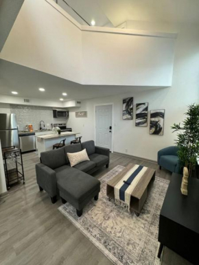 DT Dallas 2BD COZY ABODE 5 Min from Love Field